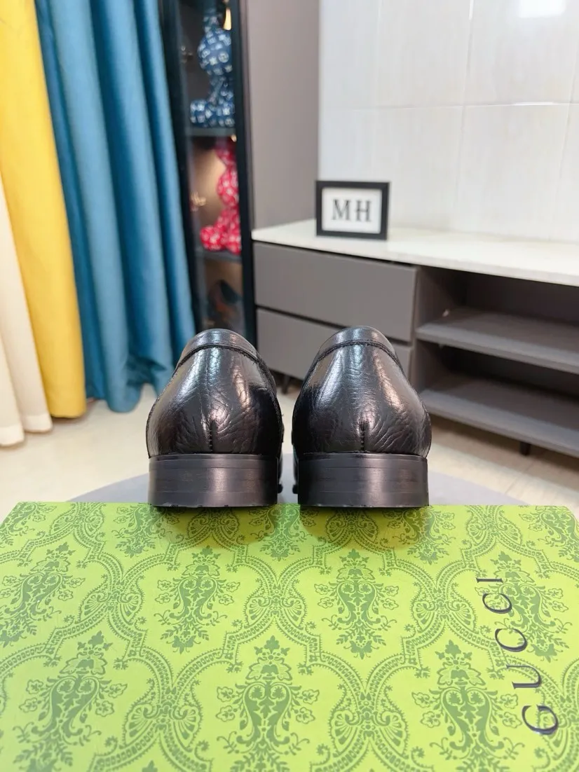Men's shoes 💰500🌹🌹Niuli [GUCCI Gucci] A new style of formal men's leather shoes is coming~ The original quality upper is made of patent leather imported from Italy, the leather is soft and delicate, comfortable and soft first-layer cowhide lining, rubber wear-resistant outsole, the shoe shape is dignified and domineering, and the luxury charm cannot be concealed! The natural and free nouveau riche leads the trend. Code number: 38-44